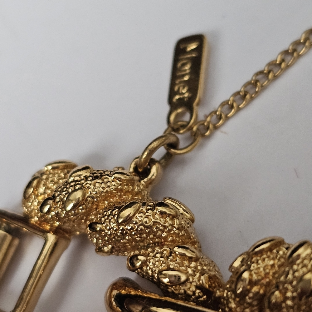 VINTAGE GOLTONE 7.5 INCH MONET BRACELET LIKE NEW,UNWORN LARGE SOLID WITH SECURIT